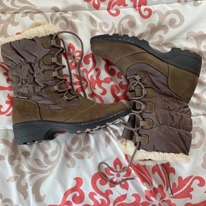 Brand new snow boots